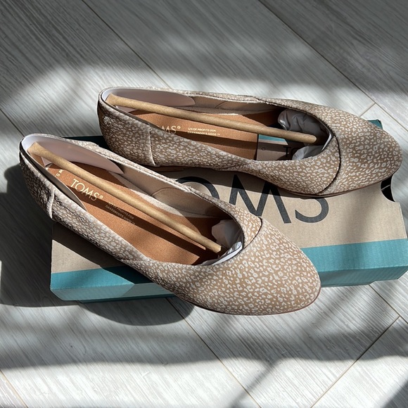 TOMS natural leopard printed suede flats - Picture 4 of 4